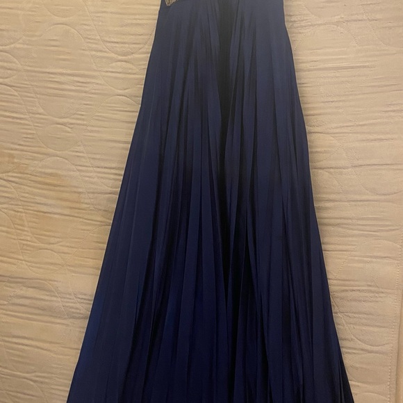 Ladies formal wear - Picture 2 of 4